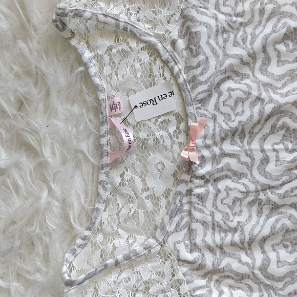 Women sleepwear gown /top - Picture 5 of 8